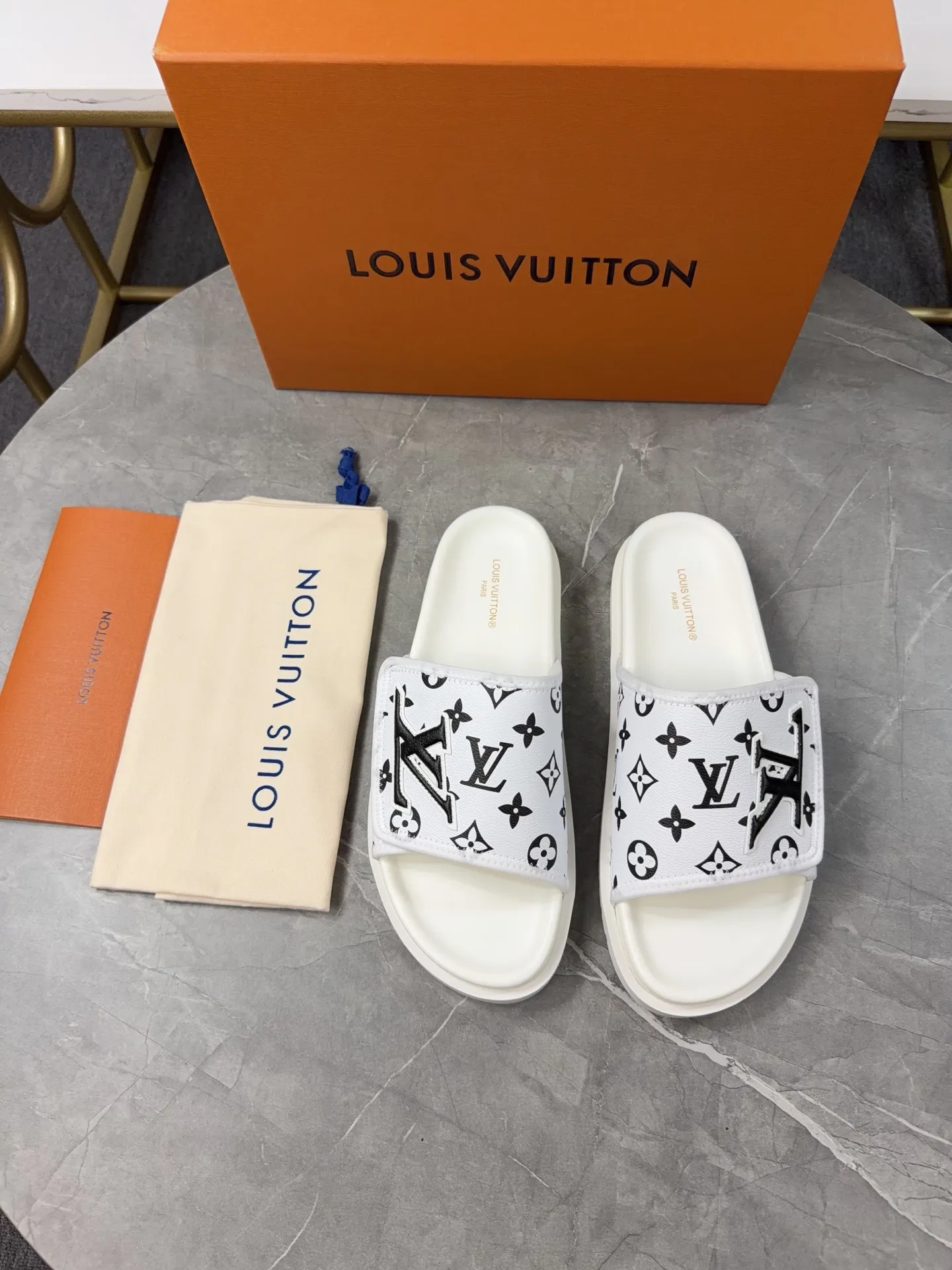 Men's Men's Shoes 💰380💰 🌈LV | Louis Vuitton ²⁰²³ 𝐬𝐬 🧡💚2025 Spring and Summer New Style Top Version‼ ️The original version is the same. The counter specializes in the latest straw slippers. Hard goods are new🆕 ❥Purchase level! Full of high-end feel! A popular model among bloggers at home and abroad, it’s retro and fashionable, and looks stunning on your feet! Mainly recommended models on the official website★ ━━━━━ ЅᏇєєt ━━━━━ ▪️Upper: original customized cowhide fabric ▪️Inner: cow lining ▪️Outsole: high-end rubber outsole ▪️Shoe size: 35-47 (46-47 customization is not returnable)